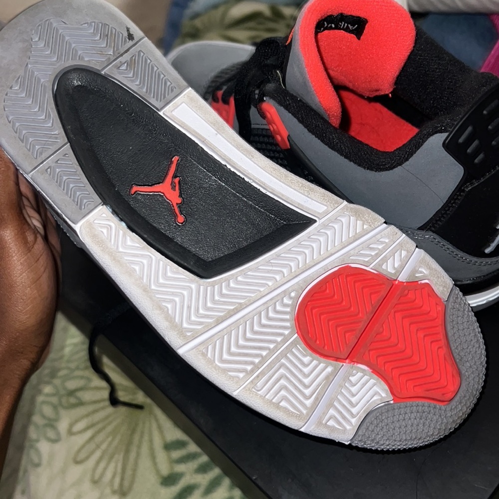 Jordan 4 - Picture 5 of 8